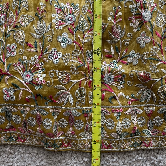 Gold Indian Lehenga and Choli - Picture 7 of 8